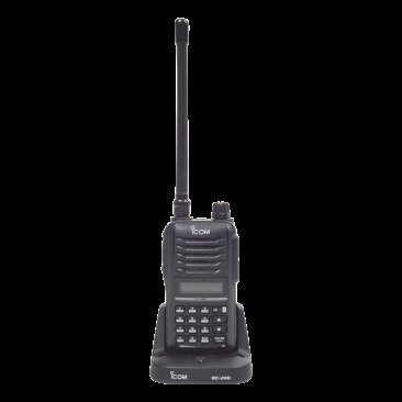 Radio portátil de VHF en banda Amateur, con 7 W de potencia de salida de RF, programable en campo. 