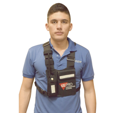 PECHERA UNIVERSAL TXPRO CPP-TXP, con soporte para radio, sostén de bolígrafo y seguridad para la bolsa con cinta adherente. Logo TX-PRO. 